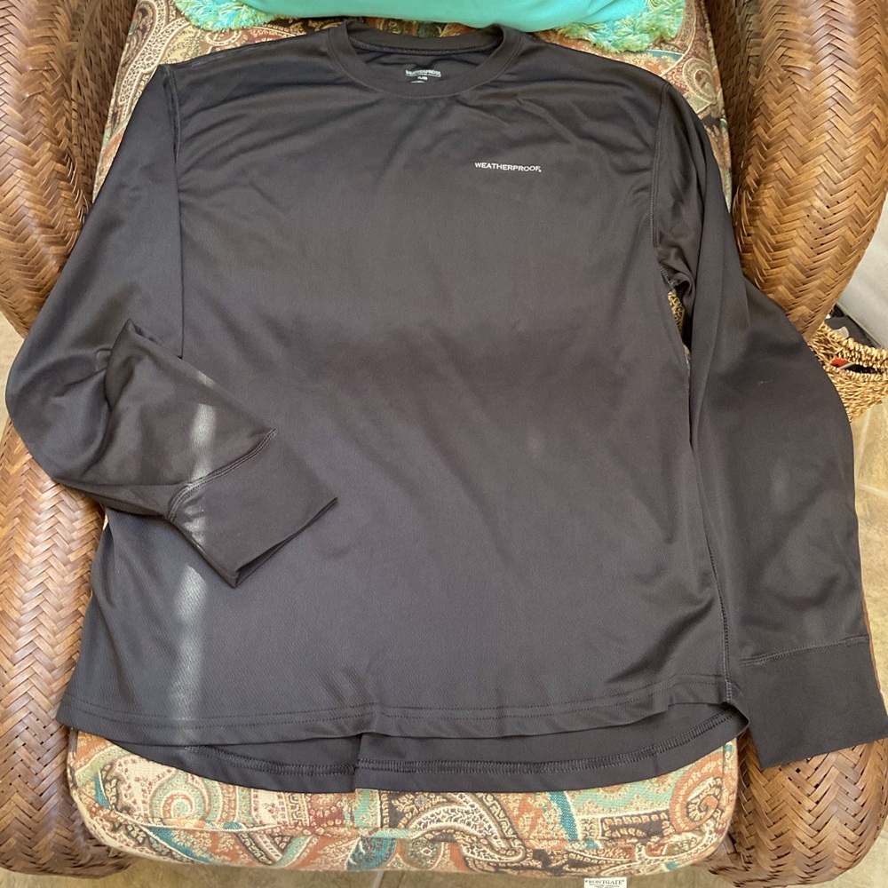 Weatherproof men’s long sleeve top. EUC